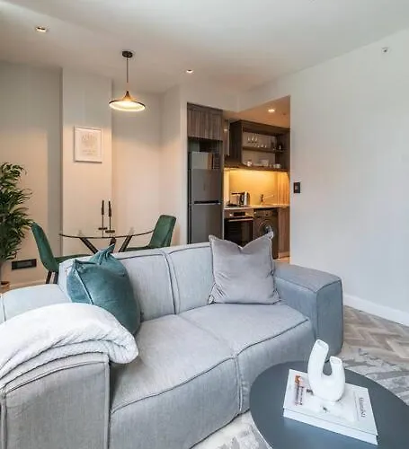 Luxurious One Bed Apartment